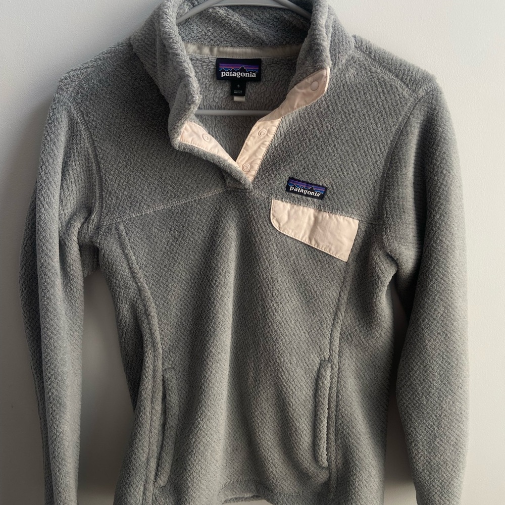Patagonia Gray Cowl Neck Sweater with Turtleneck Style